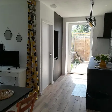 Chez Karine Et Julien דירה